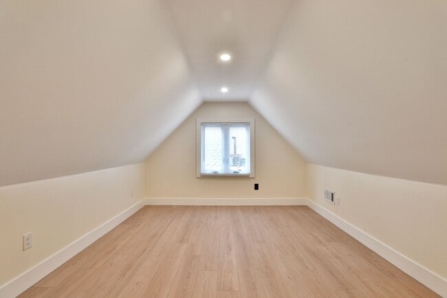 Building Photo - 2104 Iuka Ave