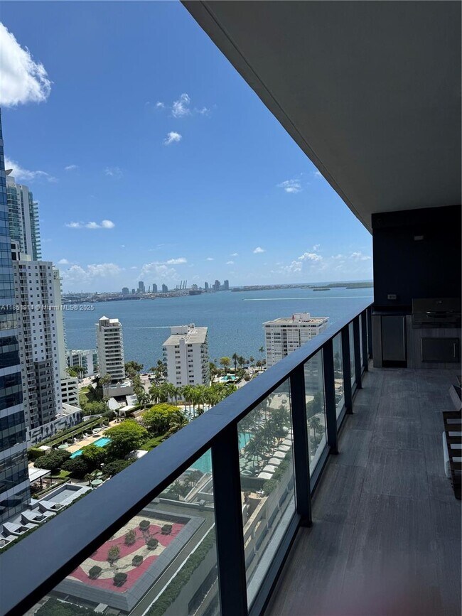 Building Photo - 1451 Brickell Ave