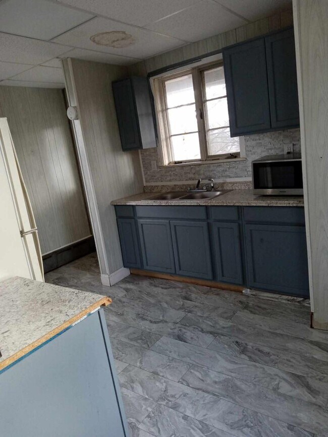 Building Photo - 719 Seneca St