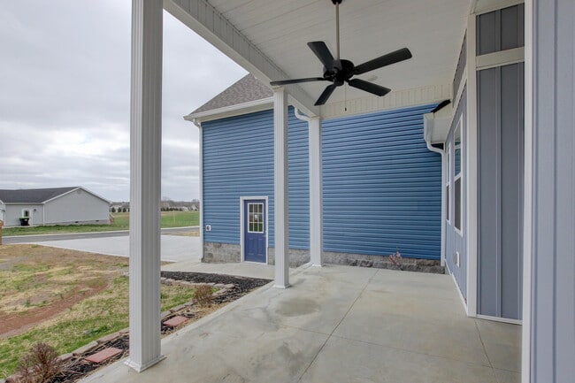 Building Photo - 127 Riverbend Dr