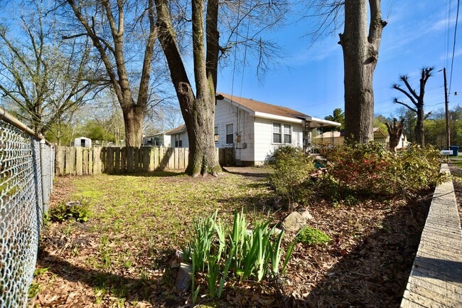 Building Photo - 1623 Texas St