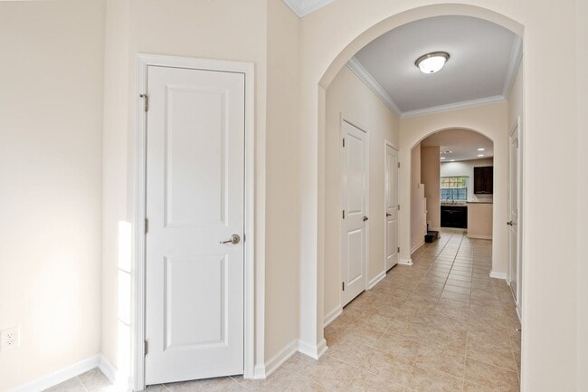 Building Photo - Beautiful 3 BR, 2.5 BA Townhome Easy Access to I-85 & I-385