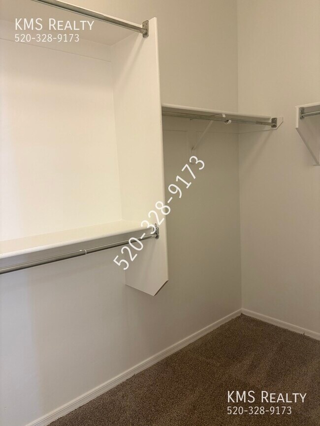 Building Photo - 3638 Drexel Manor Stra