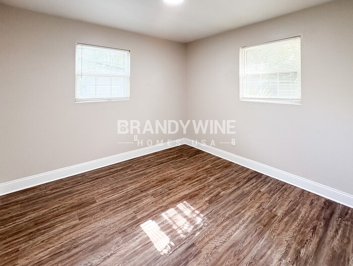 Building Photo - 2145 Bourget Dr