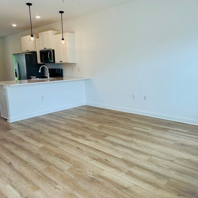 Building Photo - 5870 Tyndall Pl