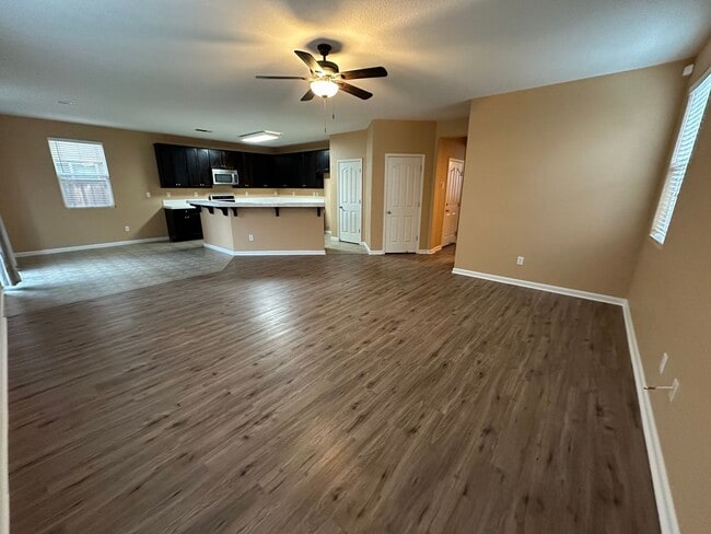 Building Photo - Beautiful 4 Bedroom, 2.5 Bath Lathrop Home