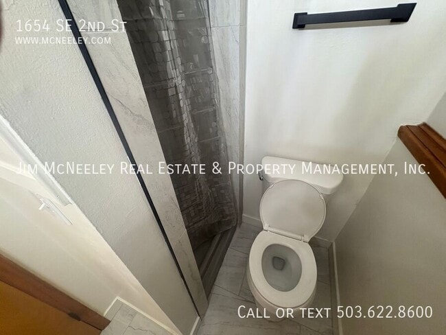 Building Photo - 1654 SE 2nd St