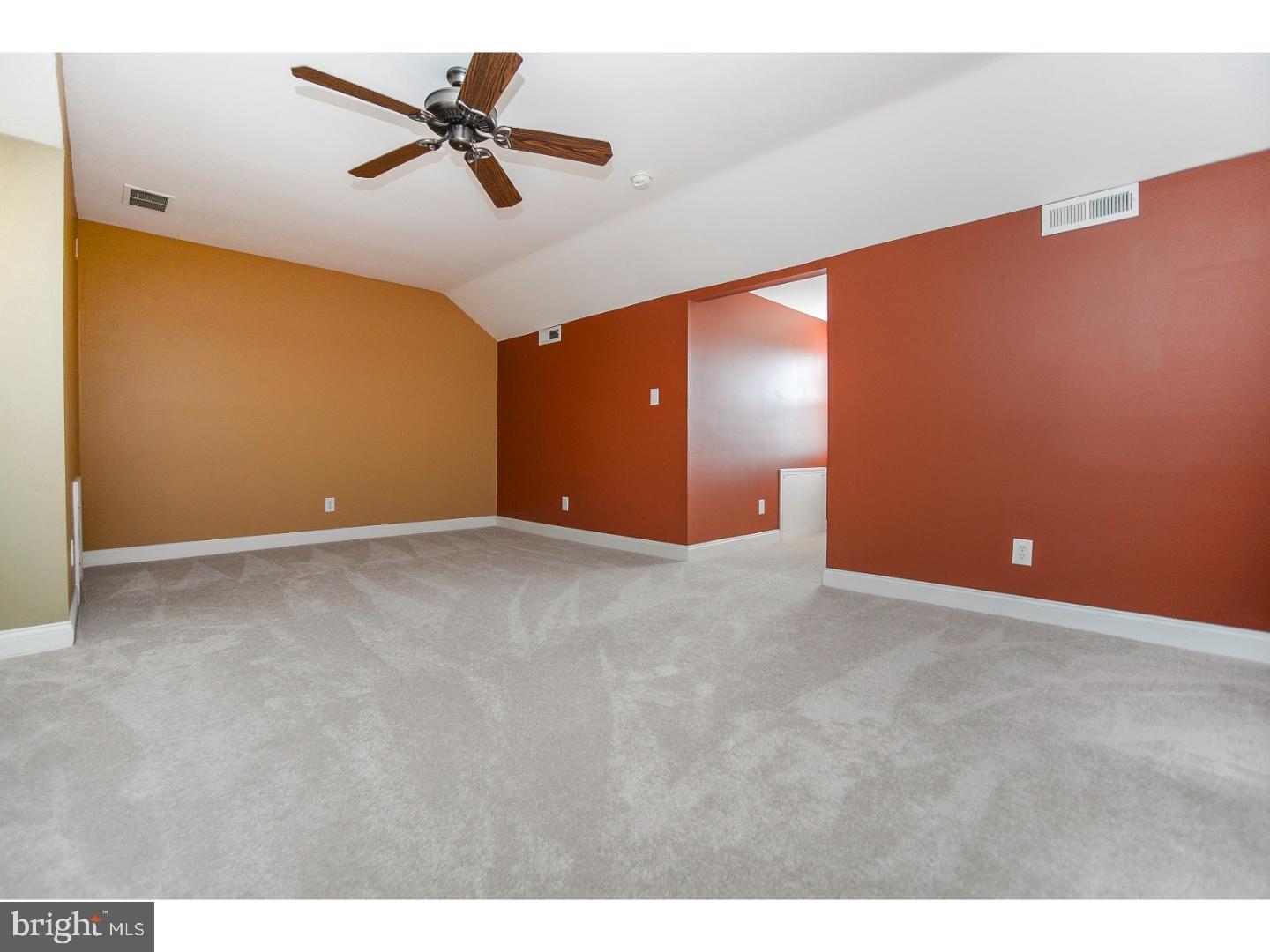 Building Photo - 102 Hazelwood Ln