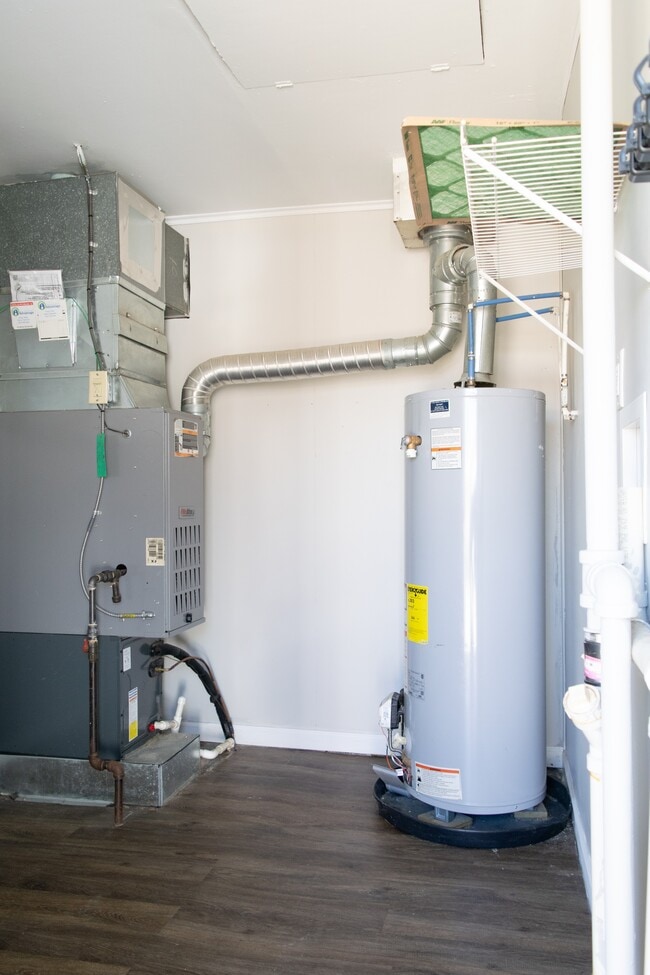 Building Photo - 2373 Vale Dr