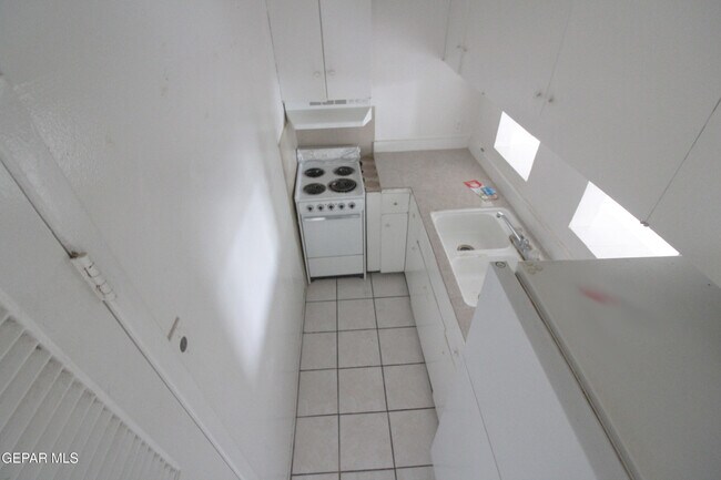 Building Photo - 5200 Carousel Dr