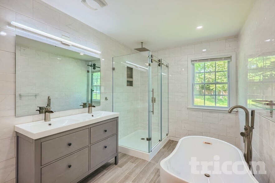 Building Photo - 2210 Weddington Rd