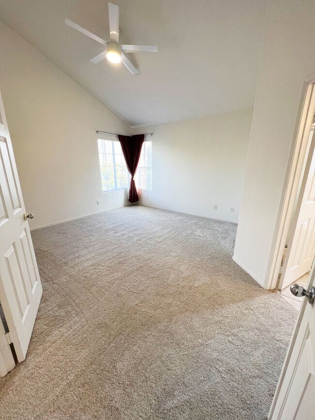 Building Photo - Large Townhome - 3 Bed/ 3 Bath with 2 car garage in Carmel Valley!