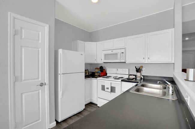 Building Photo - 1550 Monterey Rd