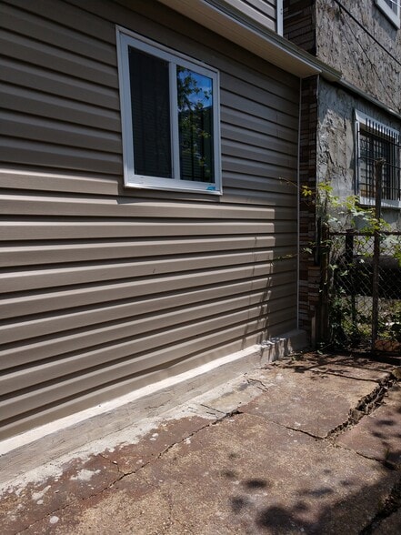 Backyard - 2056 W Boston St