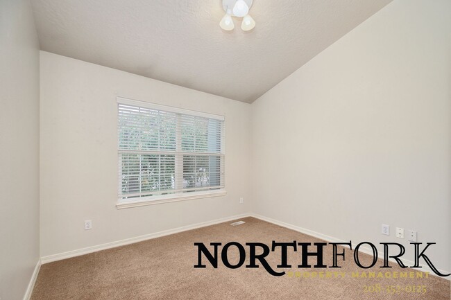 Building Photo - Centrally located Boise Home