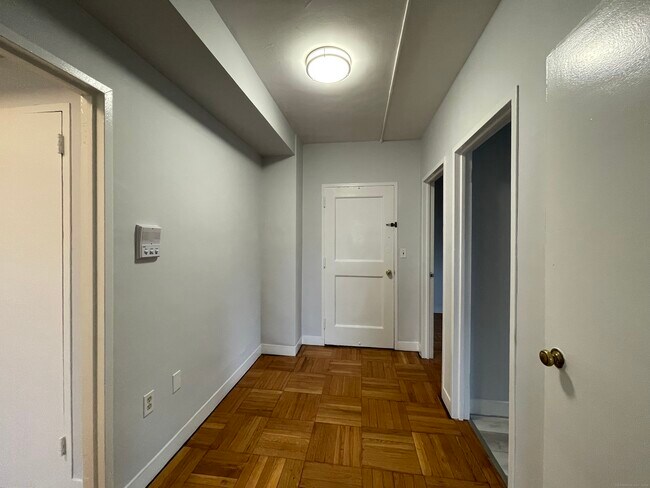 Building Photo - 230 Farmington Ave