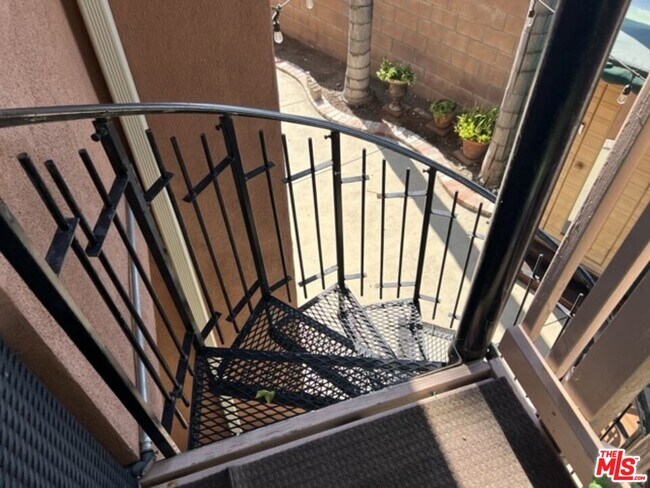 Building Photo - 729 Kenmore Cir