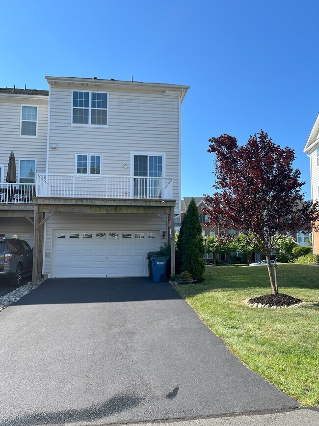 Building Photo - 43152 Whelplehill Ter