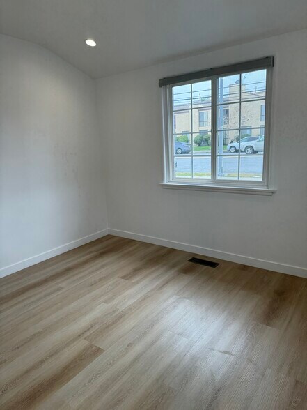 Building Photo - 22051 Vanowen St