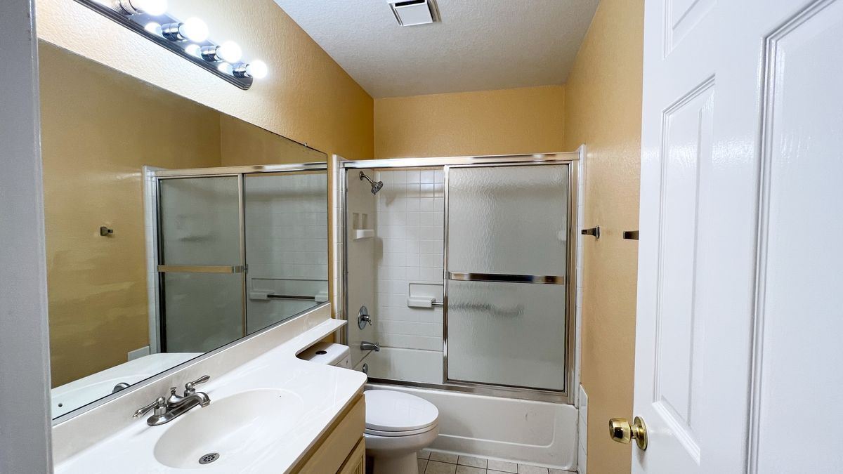 Building Photo - 8558 Sandhill Dr