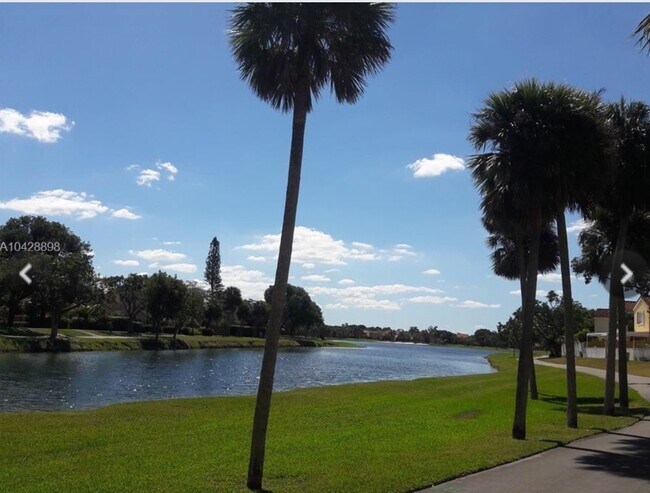 Building Photo - 10441 Mahogany Key Cir