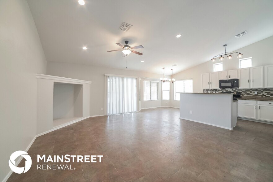 Building Photo - 7917 W Hess Ave