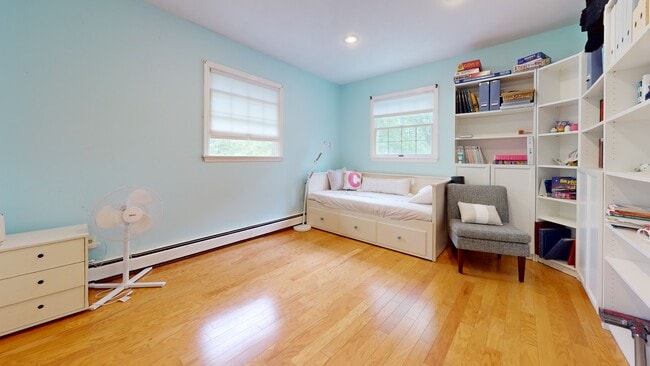 Building Photo - 118 Simsbury Dr