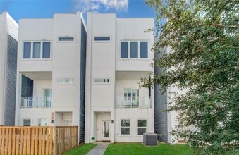 Building Photo - 2116 Naomi St