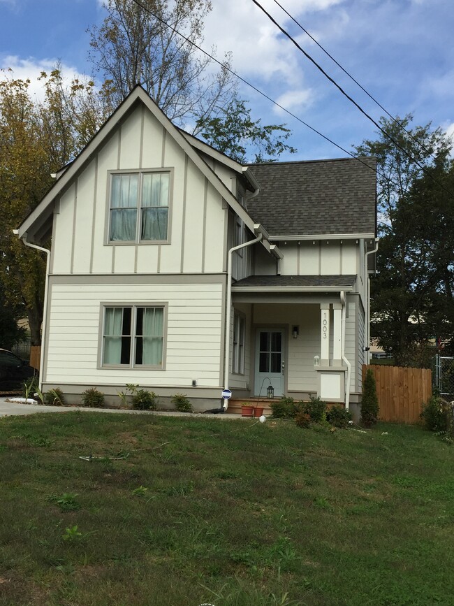 Big yard with privacy fence - 1003 Dew St