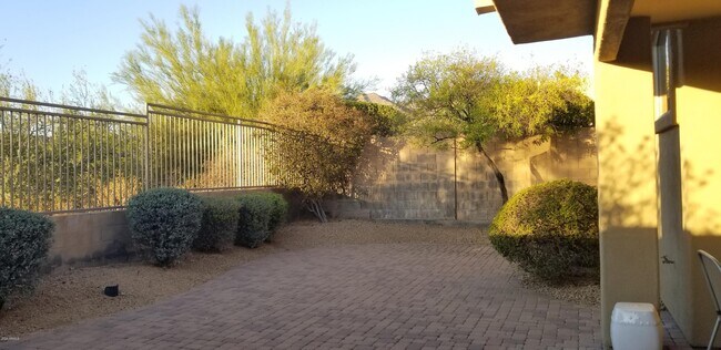 Building Photo - 10360 E Penstamin Dr