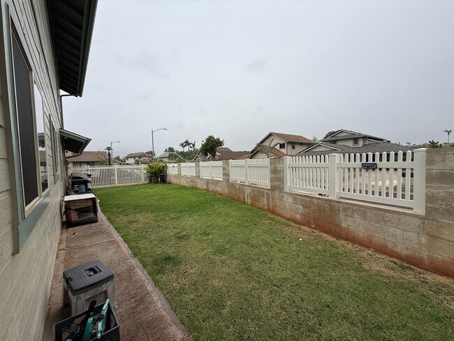 Building Photo - 94-1098-1098 Awalua St