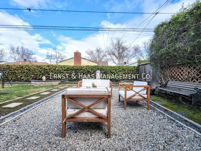 Building Photo - 5632 Hazelbrook Ave