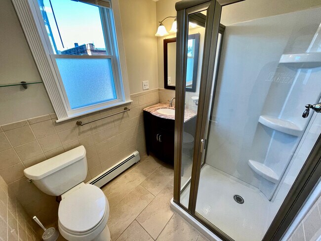 Building Photo - 18 Messenger St