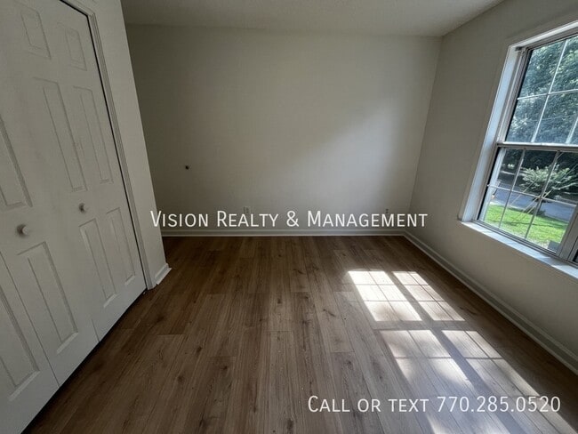 Building Photo - 64 Wooddale Ln