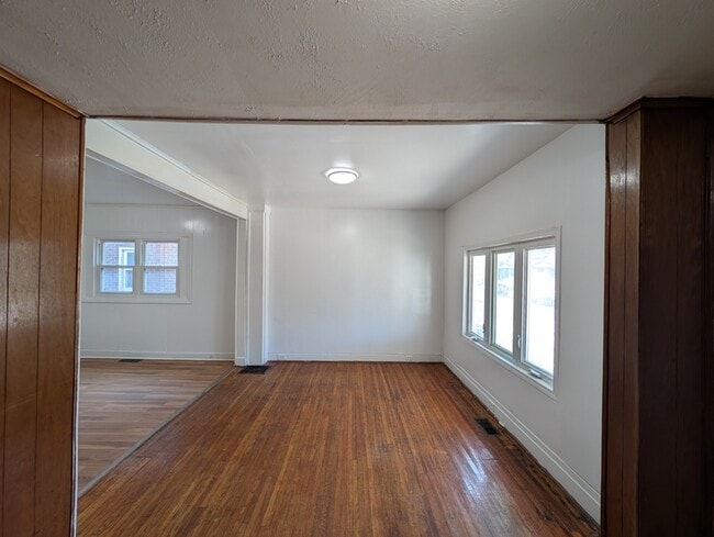 Building Photo - 40 Kerns Ave