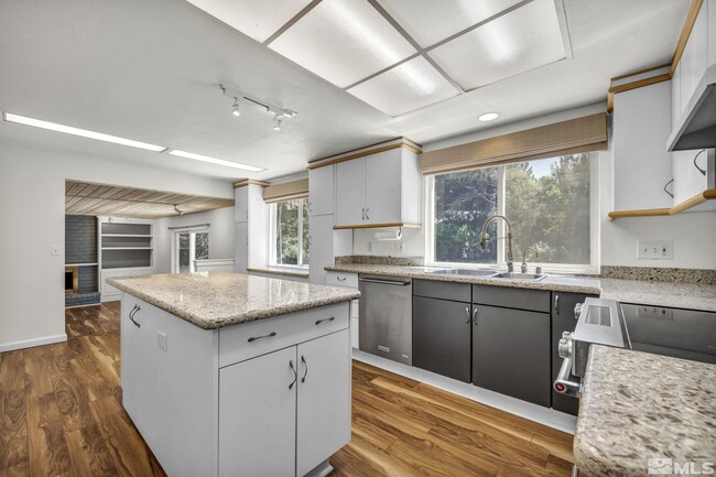 Building Photo - 840 Twin Pines Rd