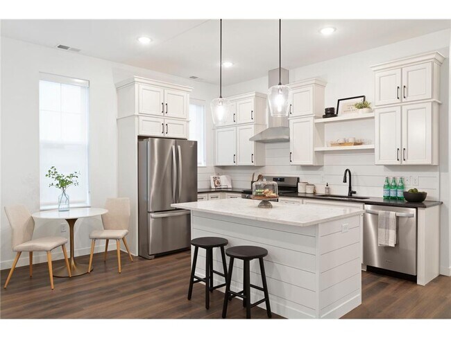 Building Photo - 366 Magnolia Ln