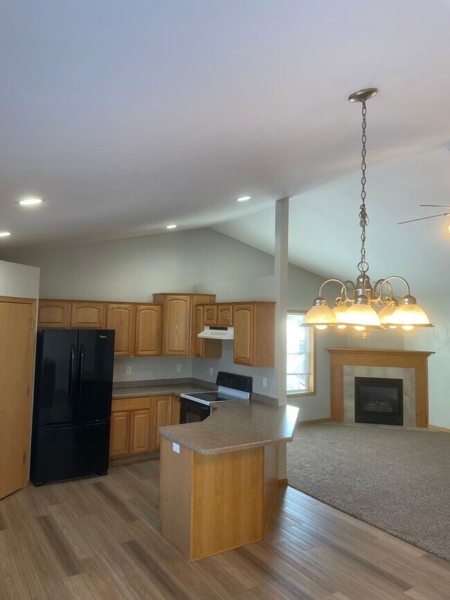 Building Photo - 2930 W Glenpark Dr