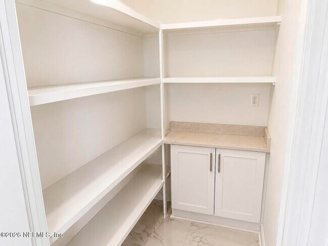 Building Photo - 760 S Lilac Loop