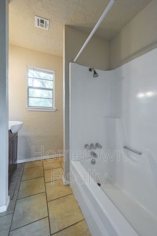 Building Photo - 135.5 E Himes St