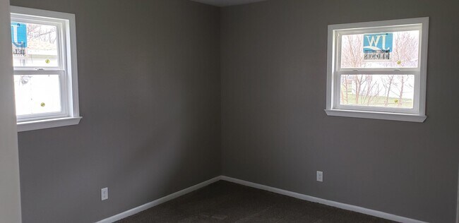 Building Photo - 5807 Arrowhead Blvd
