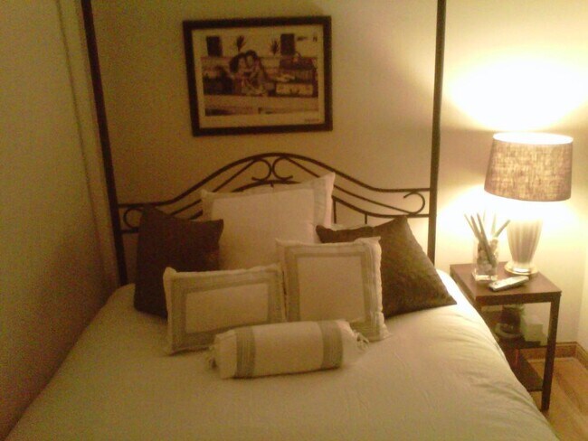 Building Photo - 5336 S Prairie Ave