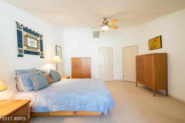 Building Photo - 5001 Waple Ln