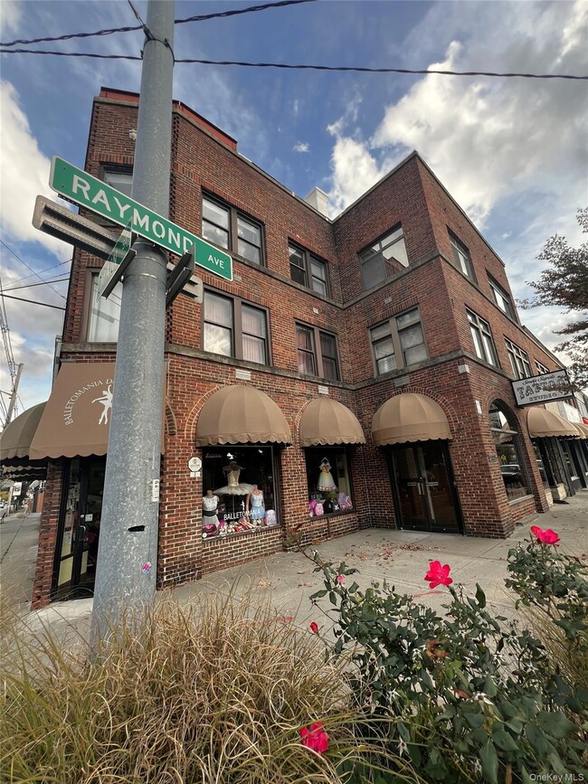 Building Photo - 2 Raymond Ave