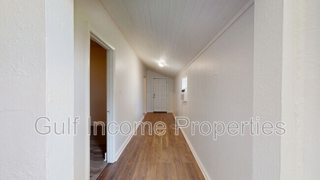 Building Photo - 1510 10th St W