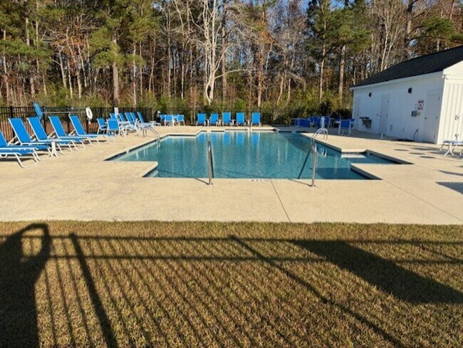 Building Photo - 5 Bedroom 2.5 Bathroom Home in Sunfish Cove in Sunset Beach, NC