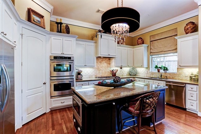 Building Photo - 100 S Creekside Ct