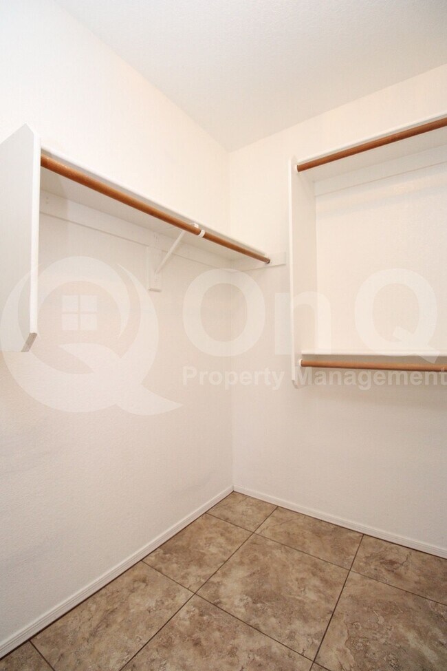 Building Photo - 2316 E Kelton Ln