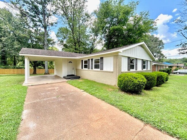 Building Photo - 3130 Tucker Dr NW