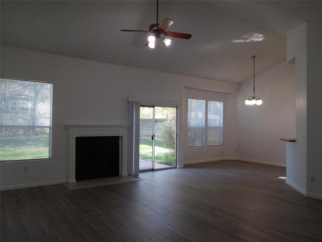 Building Photo - 2202 Quiet Wood Dr